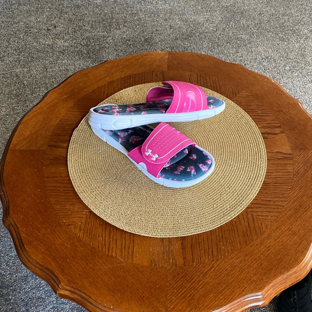 UA slides, size 9 gently used.